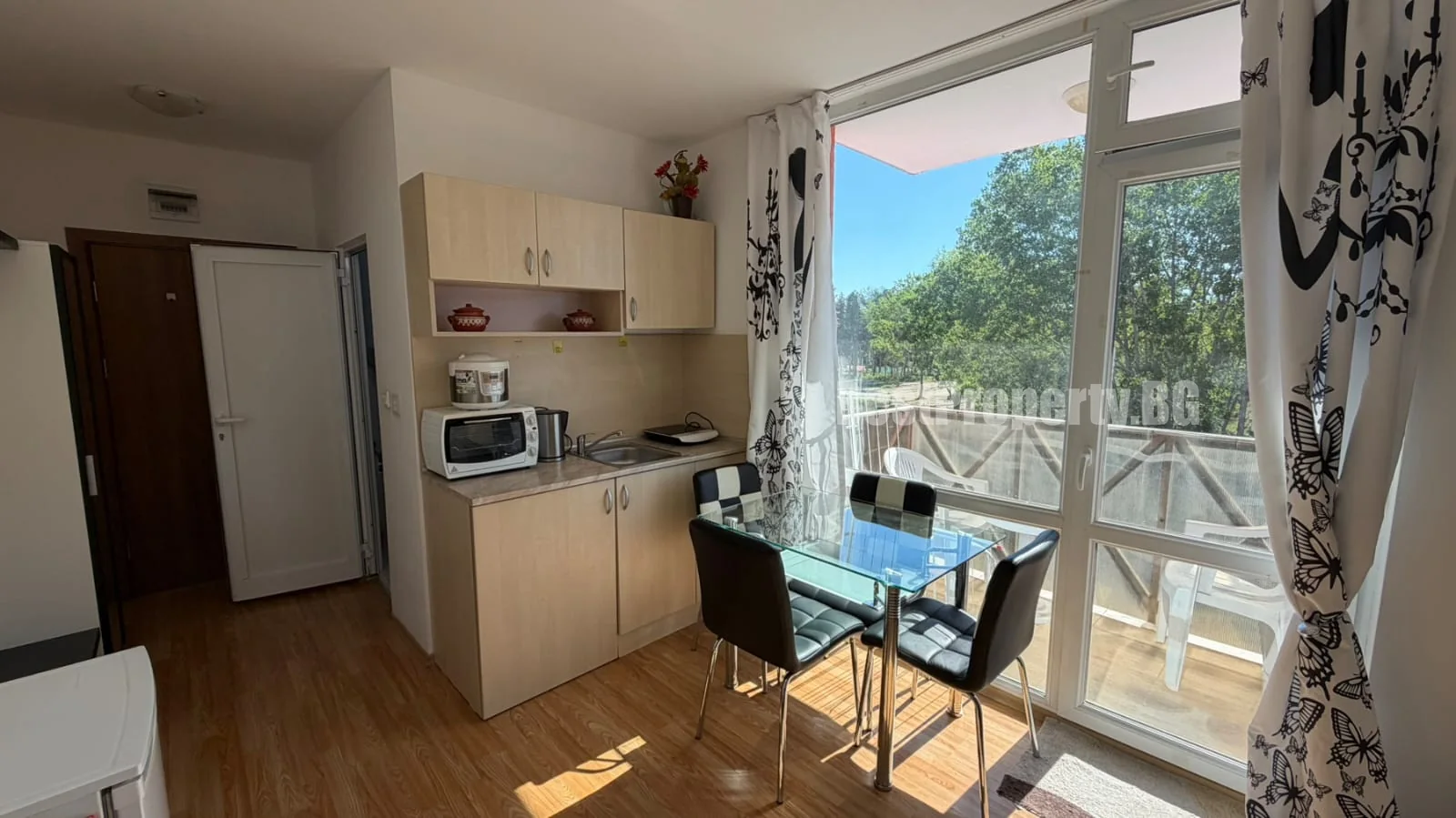 Umeblowane studio z widokiem na basen w Gerber 3 – Słoneczny Brzeg, 31 m² – Słoneczny Brzeg