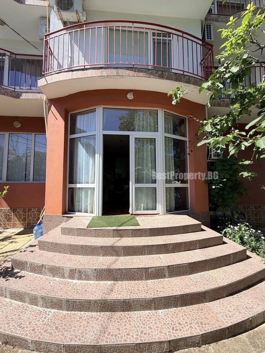 Gotowy hotel w centrum Ravdy – 750 m², działka 600 m² – Ravda