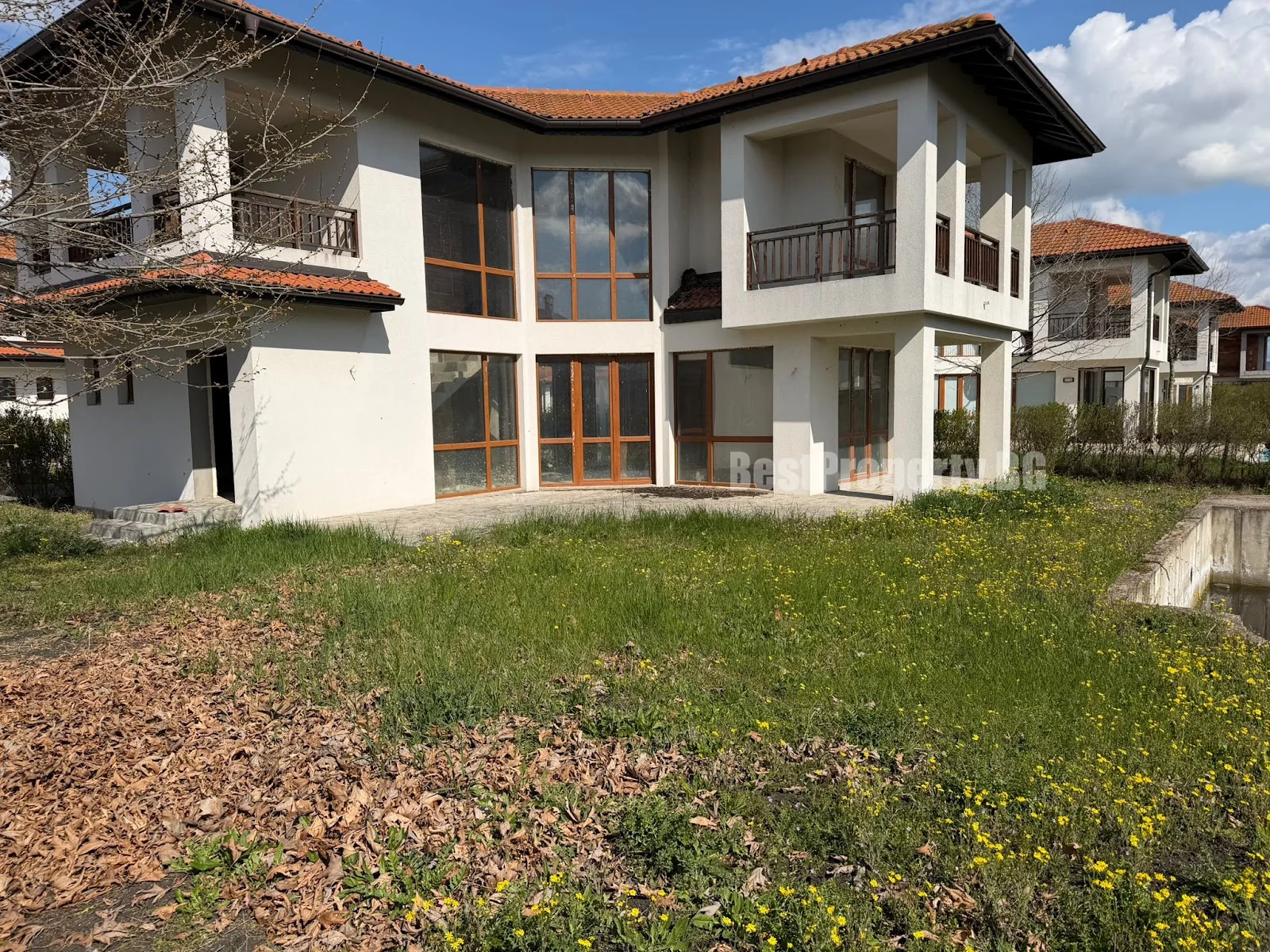 Dom z 3 sypialniami i prywatnym basenem do wykończenia – Floral Meadows, 146 m² – Kableszkowo