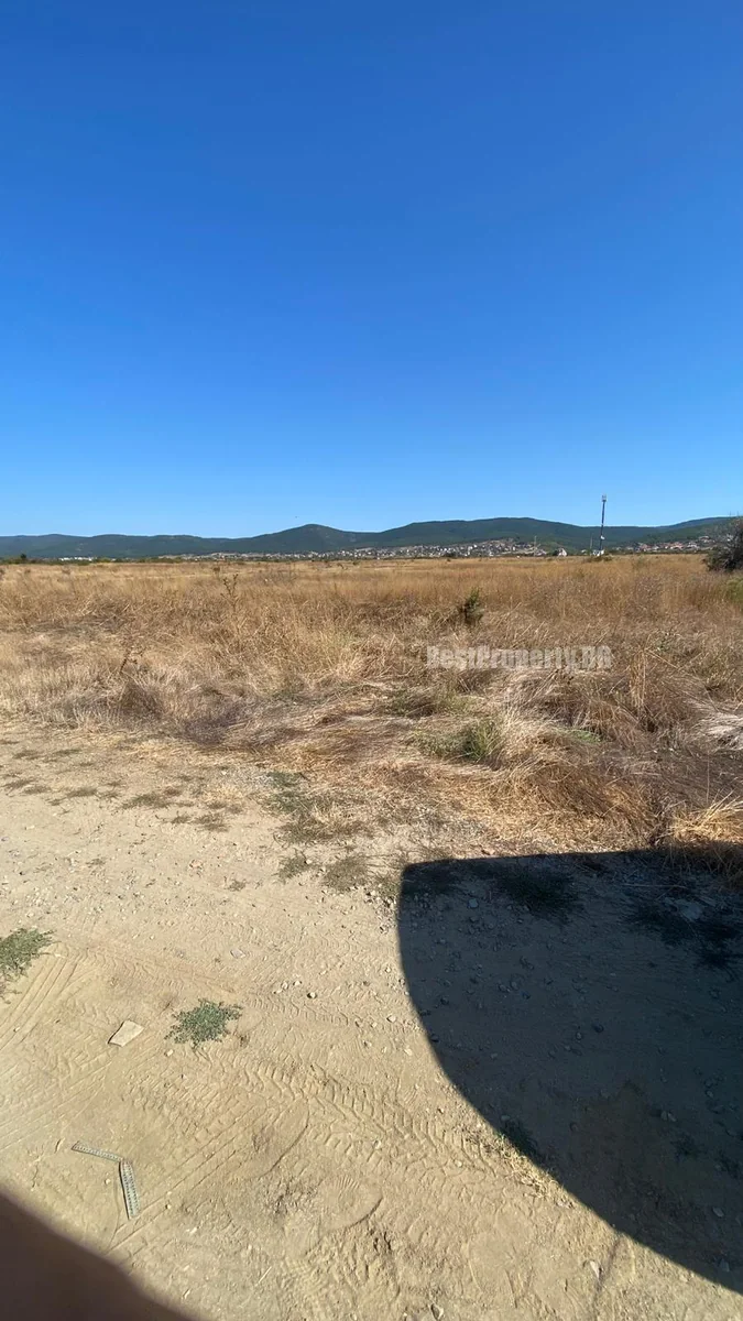 Участок под застройку с доступом к электричеству и воде - Кошарица, 496 м² – Кошарица