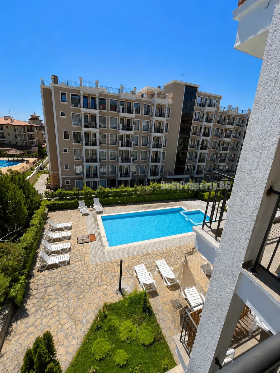 Przestronne studio 47 m² z widokiem na basen – Święty Włas | 200 m od plaży – Święty Włas