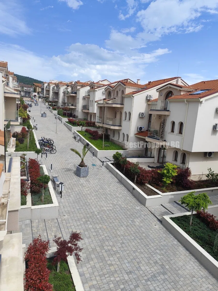 Dwupoziomowy apartament 153 m² z 3 sypialniami – Grand Village, Koszarica – Koszarica