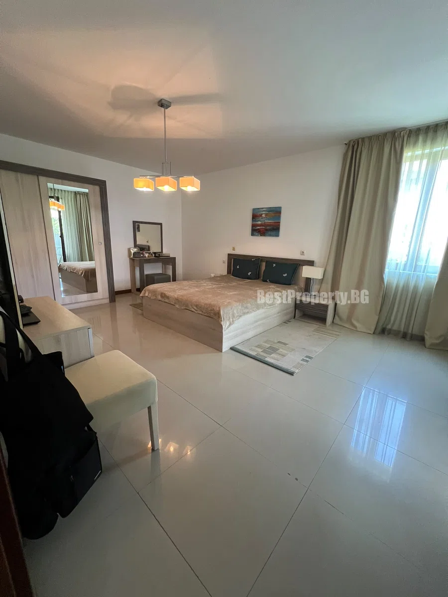 Przestronny apartament 105 m² z 1 sypialnią – Casa Real, Święty Włas – Święty Włas
