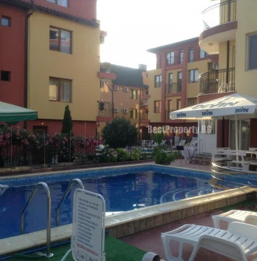 Umeblowane studio 31 m² z balkonem i widokiem na basen – Mirage Aurelia, Nesebyr – Nessebar