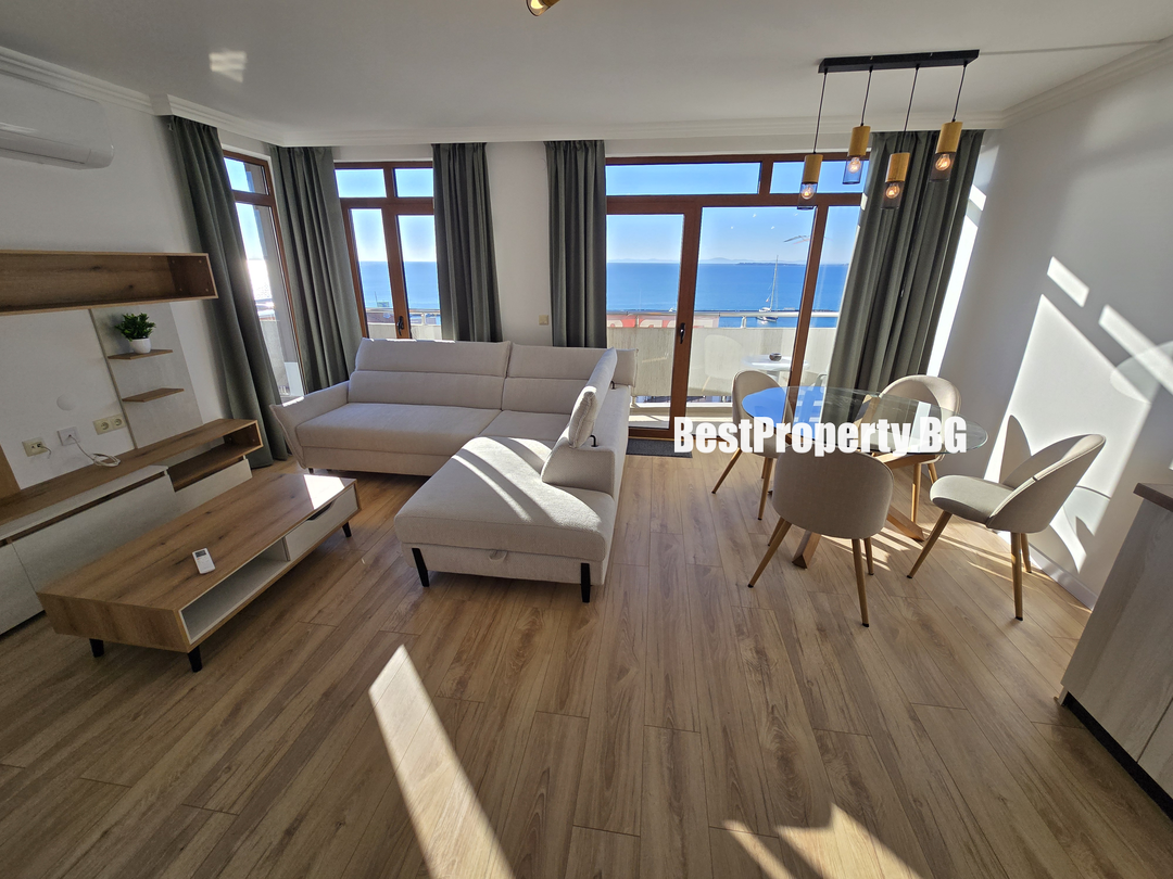 Apartament 48 m² z tarasem 58 m² i panoramicznym widokiem na morze – Święty Włas