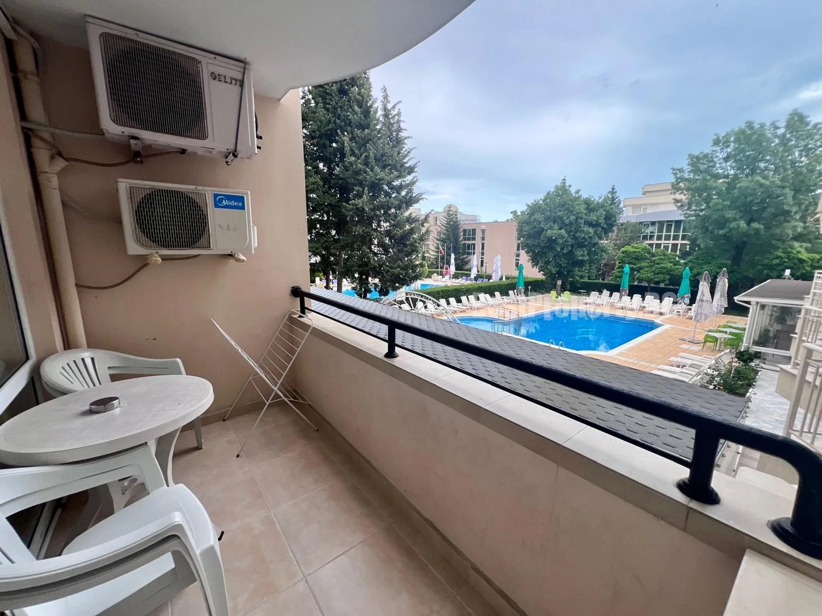 Przestronny apartament z 1 sypialnią i widokiem na basen – Karlovo 17 – Słoneczny Brzeg