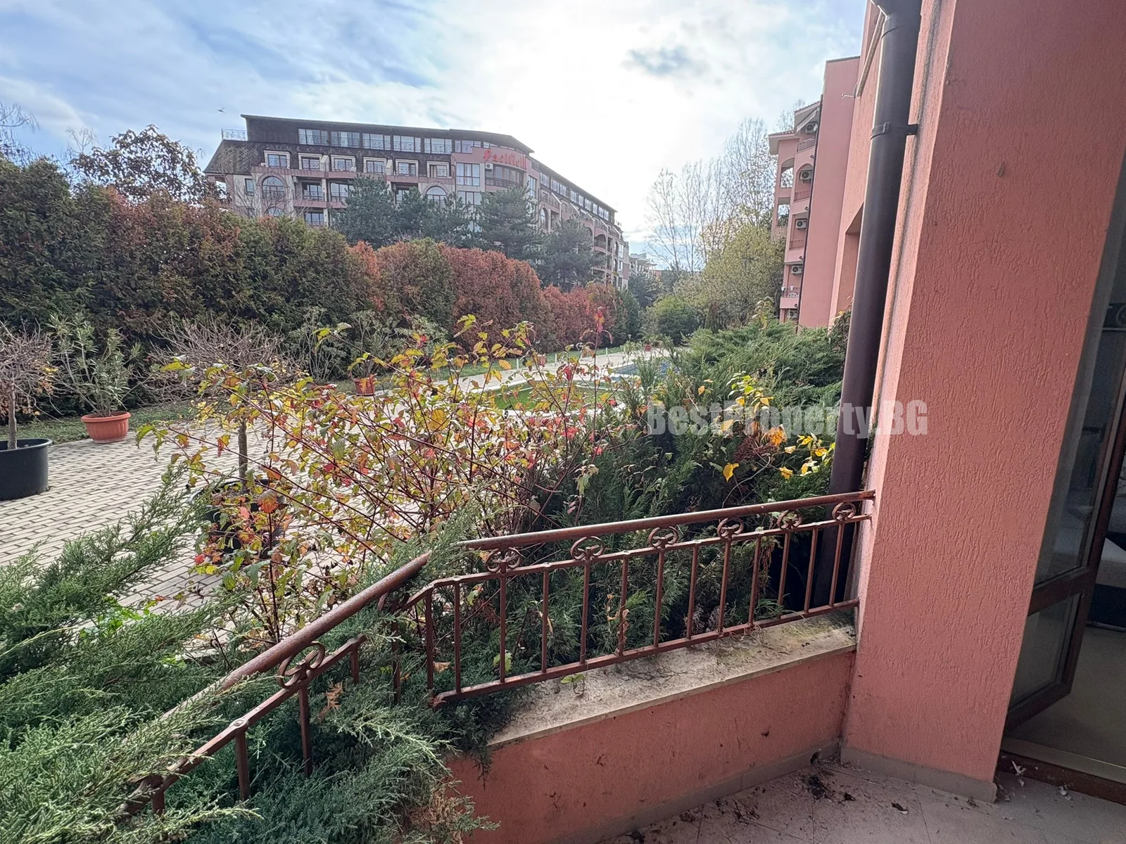 Umeblowany apartament z 1 sypialnią i widokiem na basen – Sun Flower – Słoneczny Brzeg