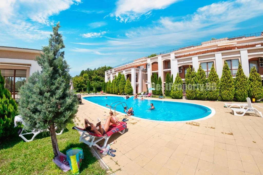 Umeblowany apartament 90 m² z 2 sypialniami i widokiem na morze – Sea Fort Club, Święty Włas – Święty Włas