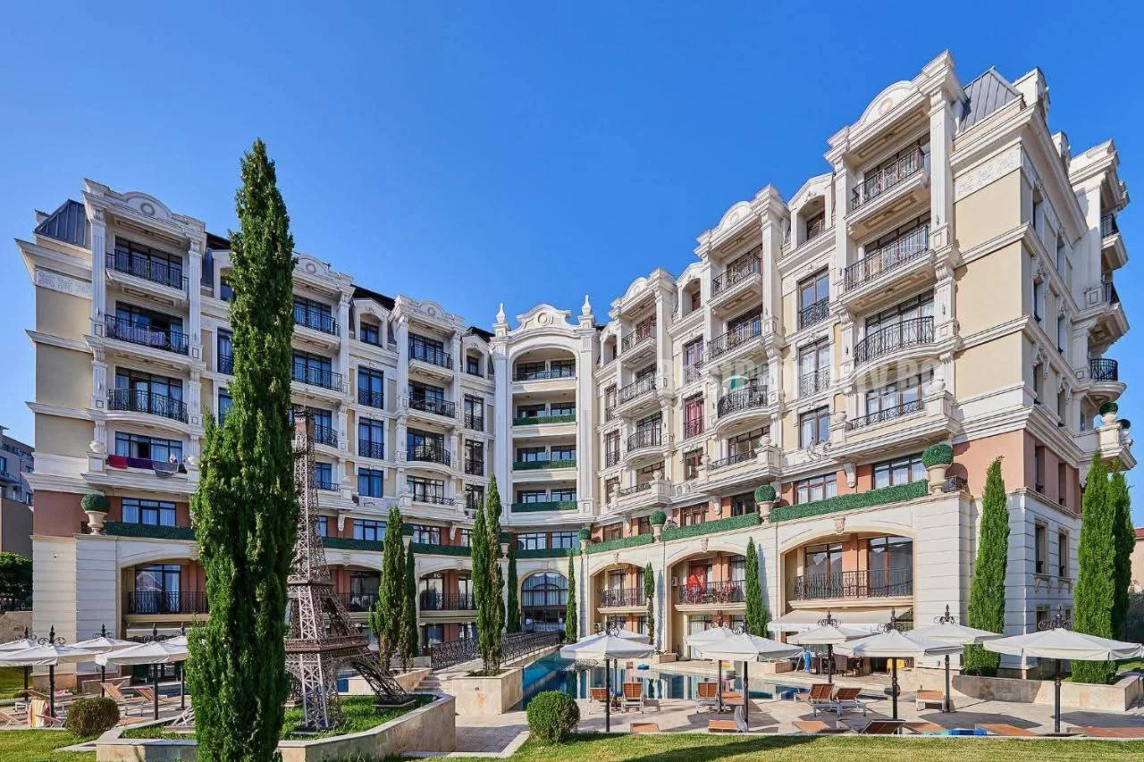 Apartament z 1 sypialnią i bezpośrednim wyjściem na basen w Romance Paris – Święty Włas, 58 m² – Święty Włas