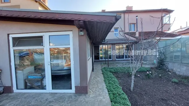 Просторный дом площадью 140 м² с участком 330 м² и 3 спальнями — Меден Рудник, Бургас
